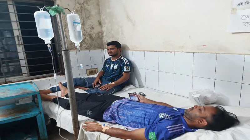ওসির সামনে দুই সাংবাদিকের ওপর কৃষকদল নেতার হামলার অভিযোগ