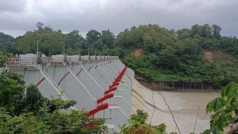 খুলে দেওয়া হলো কাপ্তাই বাঁধের ১৬ কপাট