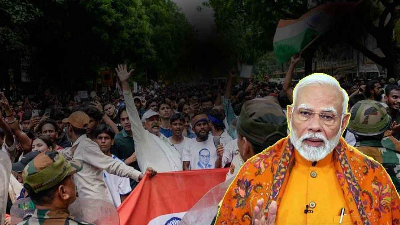 দিল্লিতে রণক্ষেত্র: বিক্ষোভের মুখে সংসদ ভবন ছাড়লেন মোদি