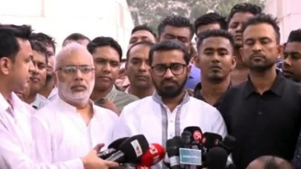 জিয়াউর রহমান ও খালেদা জিয়ার কবরে রাশেদ খাঁনের শ্রদ্ধা নিবেদন