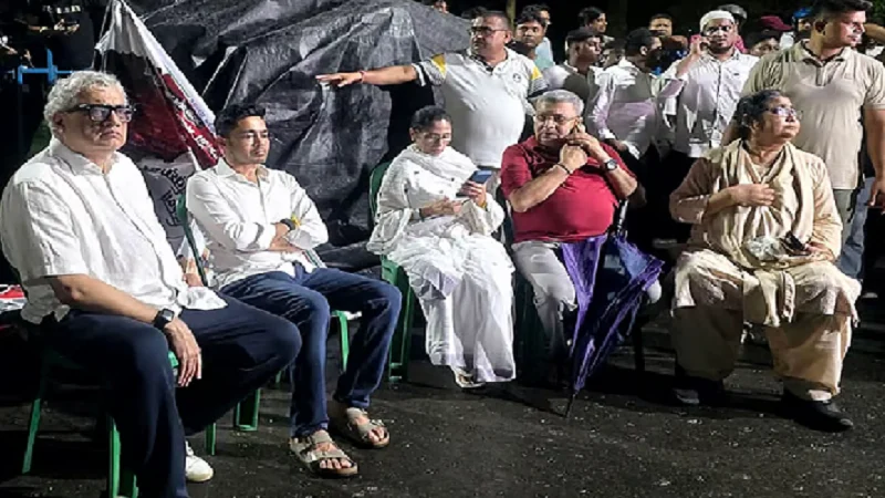 কলকাতায় মমতার ‘শহীদ দিবস’ মঞ্চে ভাঙচুর, বিভক্ত কংগ্রেসের আলাদাভাবে পালনের উদ্যোগ