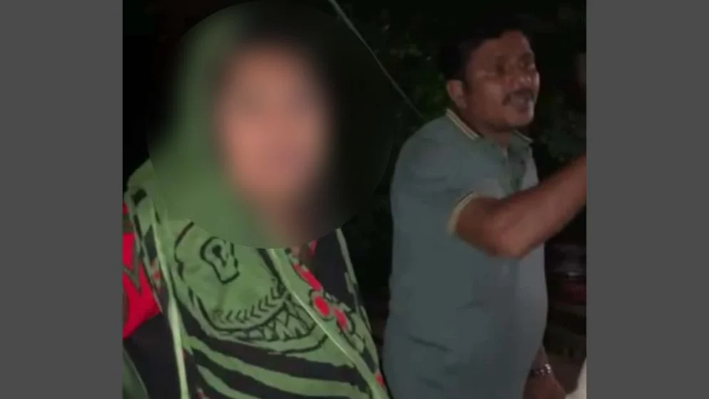 মধ্যরাতে পরকীয়া প্রেমিকের সঙ্গে যুবলীগ নেত্রী আটক