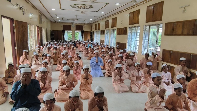 ধর্মমন্ত্রী কায়কোবাদের সুস্থতা কামনায় এতিমখানায় দোয়া মাহফিল
