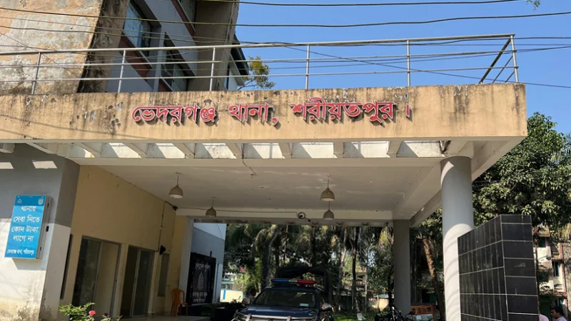 শরীয়তপুরে চলন্ত অটোরিকশায় কলেজছাত্রীদের যৌন হয়রানি, ভিডিও ভাইরাল