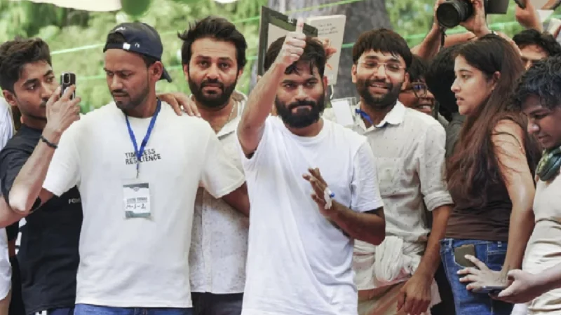 এটা কেবলই শুরু, এখনও অনেক দীর্ঘ পথ পাড়ি দেওয়া বাকি: ককরোচ পার্টির প্রধান