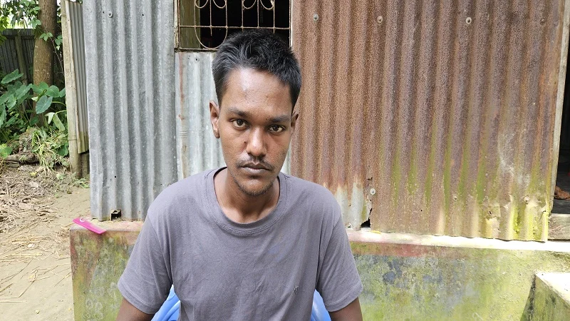 প্রবাসে ১৬০ দিনের অন্ধকার জীবন; প্রশাসনের উদ্যোগে দেশে ফিরল যুবক