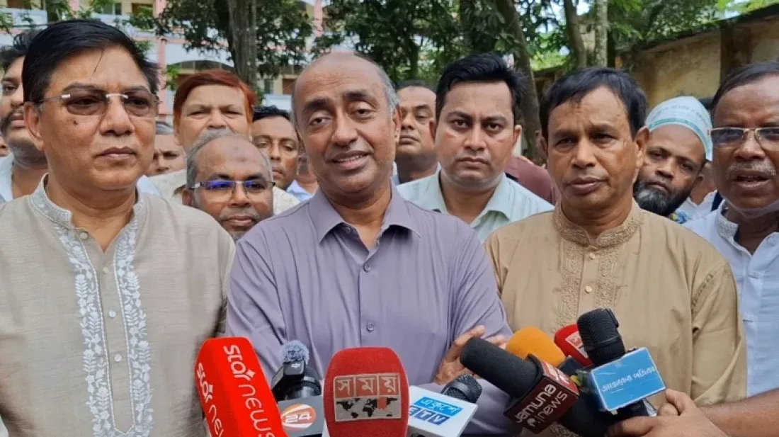 শেখ হাসিনা ফিরলে আইনের বাইরে সরকার কিছু করবে না: আইনমন্ত্রী