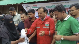 কেন্দ্রীয় সভাপতির নেতৃত্বে রামুতে ছাত্রদলের ত্রাণ বিতরণ