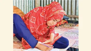 পায়ে লিখে মাস্টার্স পাস নীলা প্রধানমন্ত্রীর কাছে চাকরিপ্রার্থী