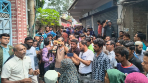 মাদ্রাসার শিক্ষার্থীদের পেটালেন জামায়াত এমপির মেয়ে, প্রতিবাদে বাড়ি ঘেরাও