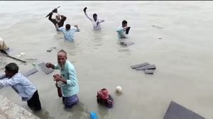 প্রধানমন্ত্রীর সমাবেশে যাওয়ার পথে ট্রলারডুবি