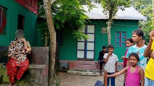 প্রেমিকের বাড়িতে টানা ১২ দিন ধরে তরুণীর অনশন