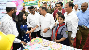 ক্ষুদে শিক্ষার্থীদের আবদার পূরণ করলেন প্রধানমন্ত্রী