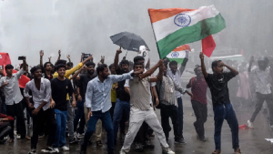 বাড়ি থেকে পালিয়ে তেলাপোকাদের আন্দোলনে যোগ দিচ্ছেন শিক্ষার্থীরা