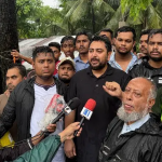 যার যার সামর্থ্য অনুযায়ী দুর্গত মানুষের পাশে দাঁড়ান: নাহিদ ইসলাম