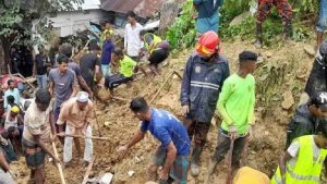 ঝুঁকিপূর্ণ এলাকা থেকে মানুষ সরাতে নির্দেশ, পরিস্থিতি মোকাবেলায় প্রস্তুত জেলা প্রশাসন