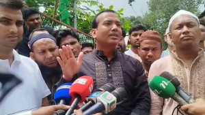 আবু সাঈদের সমাধির পাশে প্রতিজ্ঞা করছি, ছাত্রলীগ-আ.লীগের প্রশ্নে ছাড় নেই: ছাত্রদল সভাপতি রাকিব