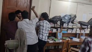 তিন শিক্ষার্থীকে পে’টা’লে’ন সালাহউদ্দিন আম্মারসহ শিবির নেতারা