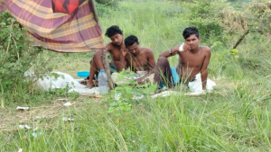 ১৭ দিন ধরে সীমান্তের শূন্যরেখায় থাকা ৩ যুবক হঠাৎ উধাও