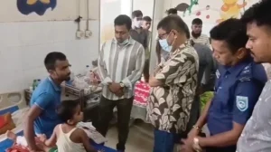 ১ হাজার টাকায় ভ্যাকসিন কেনার অভিযোগ শুনে দুই কর্মকর্তাকে বরখাস্ত করলেন স্বাস্থ্যমন্ত্রী
