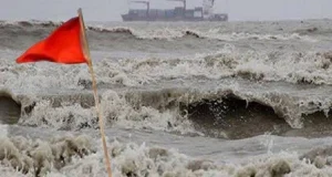 ৩ নম্বর সতর্কসংকেত দেশের চার সমুদ্রবন্দরে