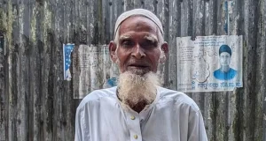 বৃদ্ধ পাওনাদারের বাড়িতে এলেন ১৫ বছর আগের ১০০ টাকা ফেরত দিতে