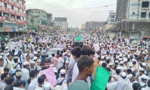 টঙ্গীতে শিক্ষার্থীদের সড়ক অবরোধ, ঢাকা-ময়মনসিংহ মহাসড়কে দীর্ঘ যানজট