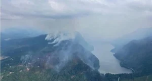 কানাডায় রাতারাতি ২০ হাজারের বেশি মানুষকে নিরাপদ স্থানে সরে যাওয়ার নির্দেশ