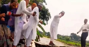 সাঁকো পরিদর্শনে গিয়ে অনাকাঙ্ক্ষিত দুর্ঘটনার মুখে জামায়াতের এমপি