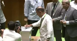 রাষ্ট্রপতি নির্বাচনে ভোট দিলেন প্রধানমন্ত্রী, স্পিকার ও বিরোধীদলীয় নেতা
