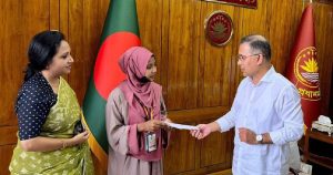 প্রধানমন্ত্রীর সহায়তায় চীনে মেডিকেলে পড়ার স্বপ্ন পূরণ ফাতেমার
