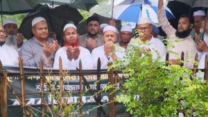 সৈয়দপুরে বৃষ্টির মধ্যেই শহীদ সাজ্জাদের কবর জিয়ারত করল জামায়াত