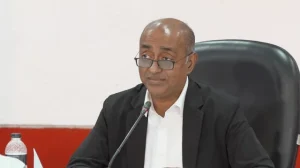 সরকার ভুল করলে আঙুল দিয়ে দেখিয়ে দিন: আইনমন্ত্রী