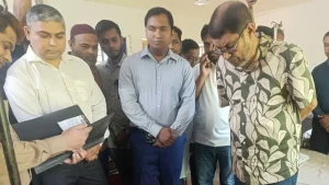 স্বাস্থ্য কমপ্লেক্সে স্বাস্থ্যমন্ত্রীর হঠাৎ পরিদর্শন, অনুপস্থিত কর্মচারী বদলির নির্দেশ