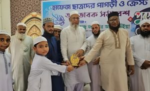 মিরসরাইয়ের ৯ বছরের শিশু আরহাম ১০ মাসেই কোরআনের হাফেজ