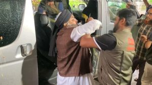 এনসিপি নেতা তানভীরকে লক্ষ্য করে আদালত চত্বরে ছাত্রদলের ডিম নিক্ষেপ