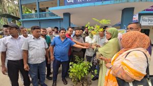 মুরাদনগরে ধর্মমন্ত্রীর উদ্যোগে শিক্ষা প্রতিষ্ঠানে ১০ হাজার গাছের চারা বিতরণ