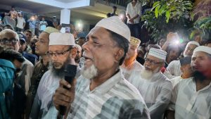 কোটালীপাড়ায় প্যারোলে মুক্তি পেয়ে বাবার জানাজায় আ. লীগ নেতা
