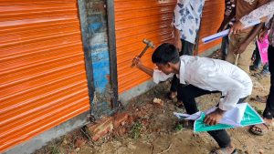 ‘রাতের আঁধারে’ বিদ্যালয়ের দোকান দখলের অভিযোগ যুবদল নেতার বিরুদ্ধে
