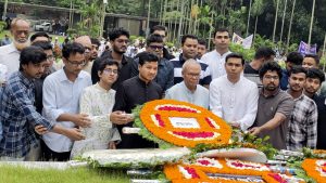 কাজী নজরুল ইসলামের সমাধিতে ছাত্রদলের শ্রদ্ধা