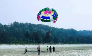 কক্সবাজারে প্যারাসেইলিংয়ে বাড়ছে প্রাণহানির শঙ্কা
