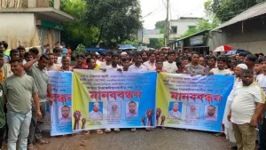 চাঁদাবাজির অভিযোগে বিএনপির ৩ নেতার বিরুদ্ধে বিক্ষোভ এলাকাবাসীর