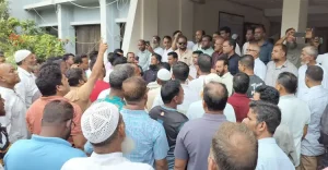 ফেনীতে ফ্যামিলি কার্ডের তথ্য সংগ্রহকারী নিয়োগে অনিয়ম, ইউএনওর কার্যালয় ঘেরাও