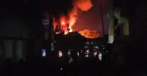 ভোলার দৌলতখানে ভয়াবহ আগুন: পুড়ে ছাই তেলের গোডাউন-বসতঘরসহ ৯ স্থাপনা