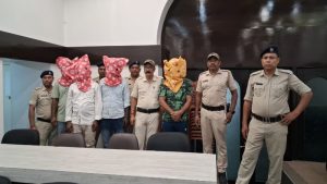 ভারত থেকে বাংলাদেশে পাচারে অস্ত্রের বিশাল চালান জব্দ, তৃণমূল কংগ্রেসের নেতাসহ গ্রেপ্তার ৪