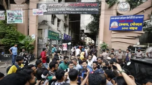 জবির দ্বিতীয় ক্যাম্পাস ইস্যুতে শিবির-ছাত্রদলের সংঘর্ষে আহত ৭০