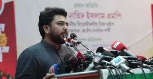 হাসিনাকে এয়ারপোর্ট থেকে সরাসরি ফাঁসির মঞ্চে নেওয়া হবে: নাহিদ ইসলাম