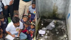 নিজ গ্রামের স্কুলের টয়লেট পরিদর্শনে গেলেন ভারতের জেন-জি আন্দোলনের নেতা, ক্ষোভ প্রকাশ