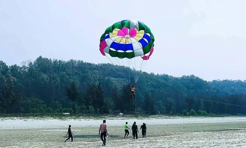 কক্সবাজারে প্যারাসেইলিংয়ে বাড়ছে প্রাণহানির শঙ্কা