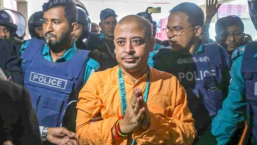 হত্যাচেষ্টা ও সরকারি কাজে বাধা দেওয়ার মামলায় চিন্ময় দাসের জামিন
